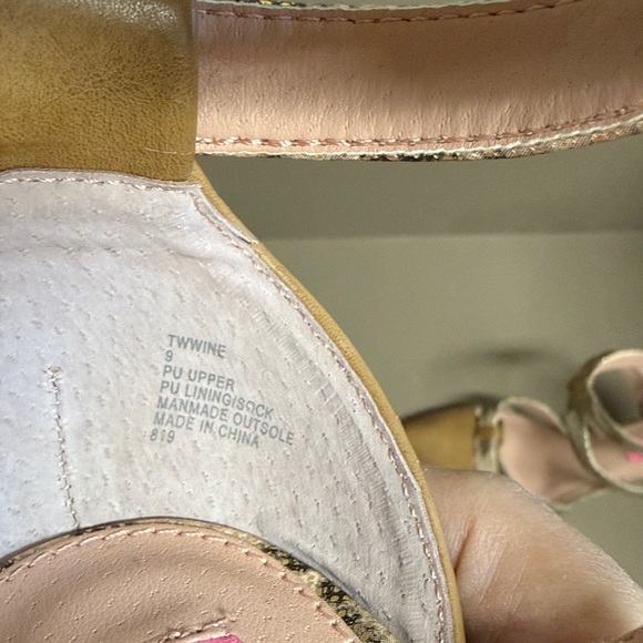 Betsey Johnson Tan and Snake Print Heels, Strappy, Animal Exotic, Feminine FLAW - Picture 7 of 10